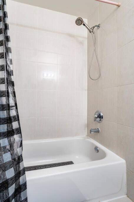 Ruby Suites 2A Ньюарк Экстерьер фото